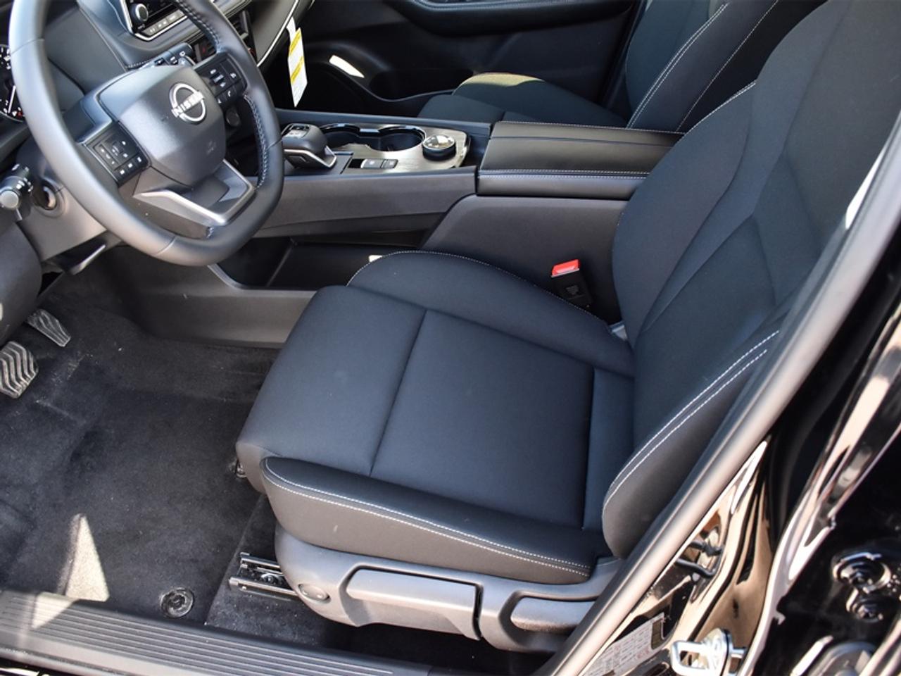 2026 Nissan Rogue S   Heated Seats   CarPlay   Android Auto   Alloy Wheels   Rear Camera Photo