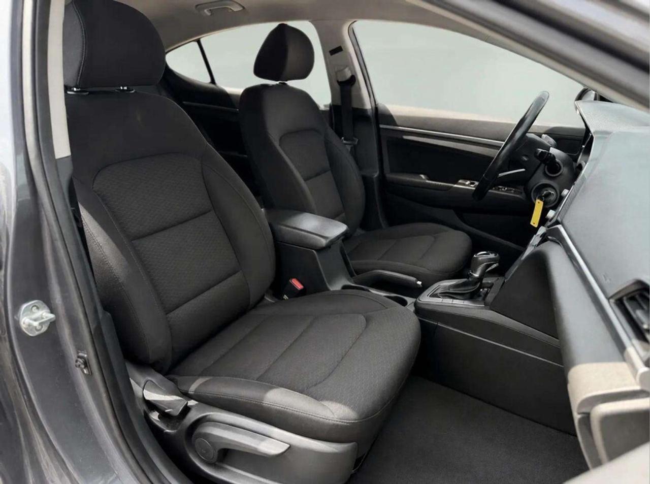 2020 Hyundai Elantra Preferred IVT Photo