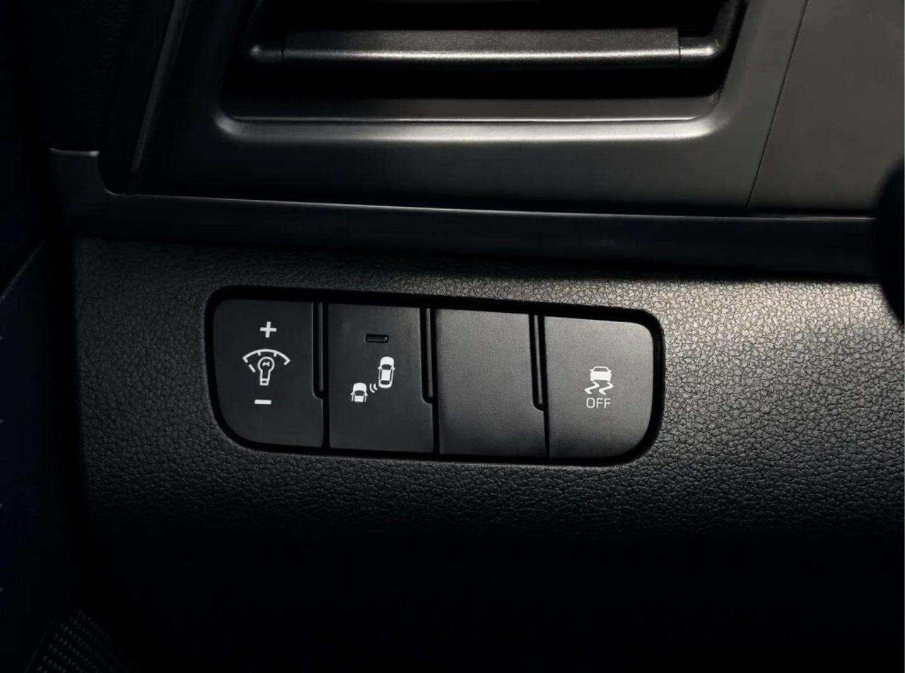 2020 Hyundai Elantra Preferred IVT Photo