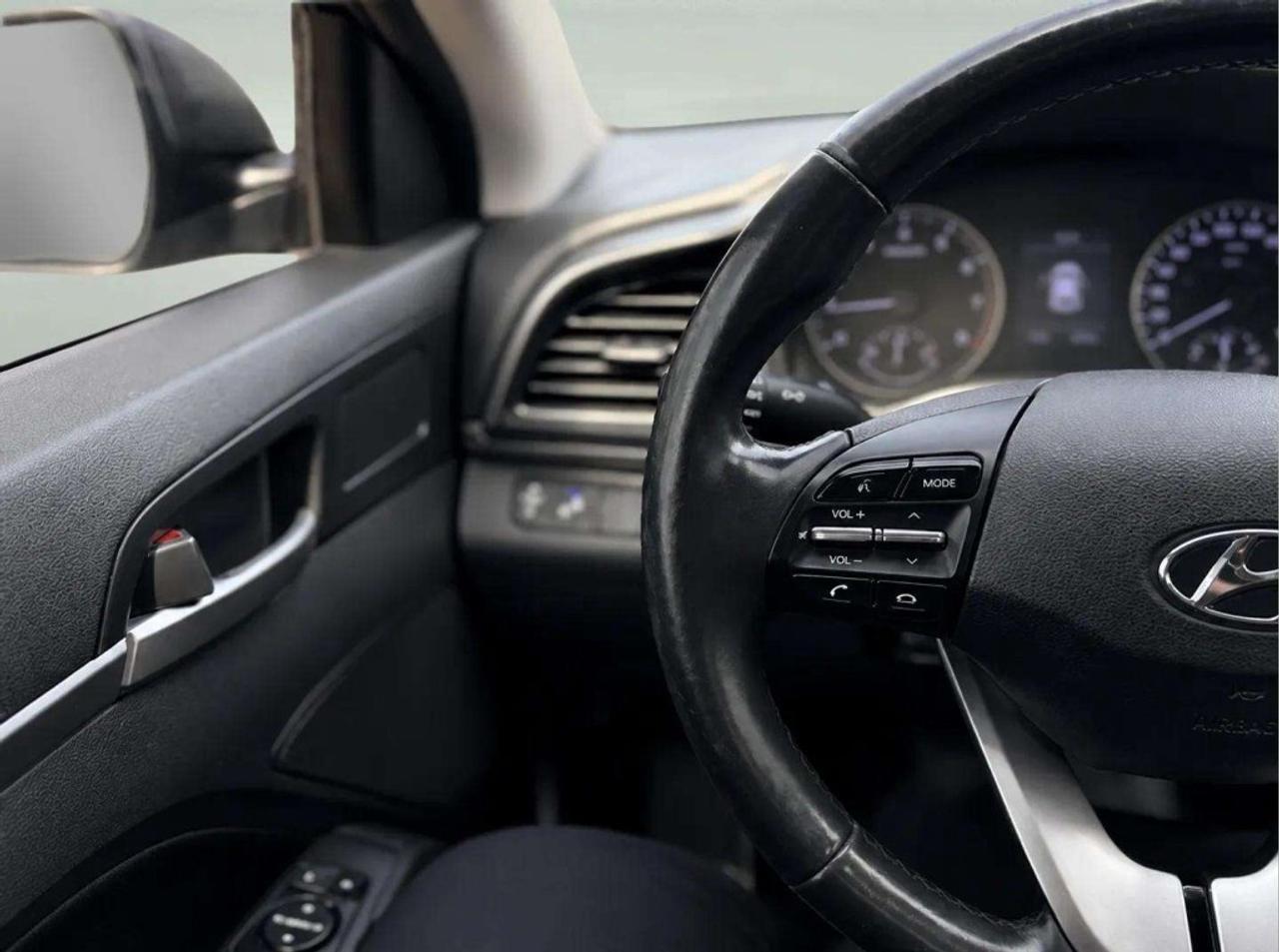 2020 Hyundai Elantra Preferred IVT Photo