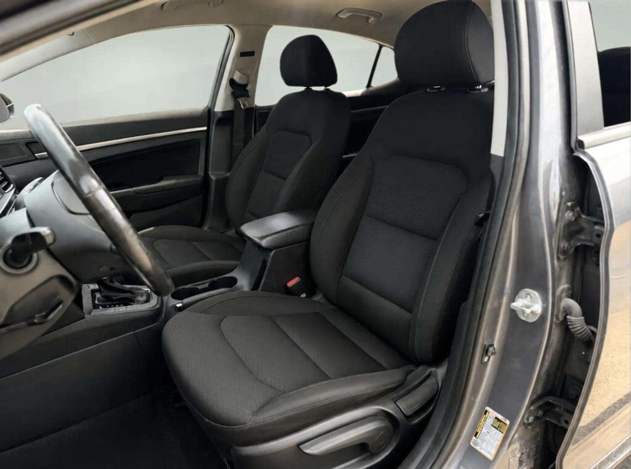 2020 Hyundai Elantra Preferred IVT Photo