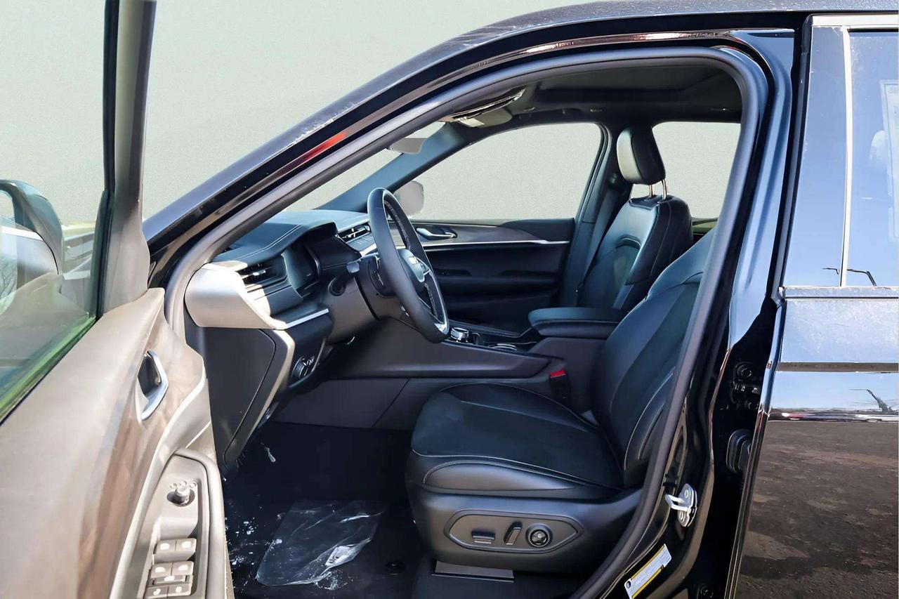 2026 Jeep Grand Cherokee Altitude Photo