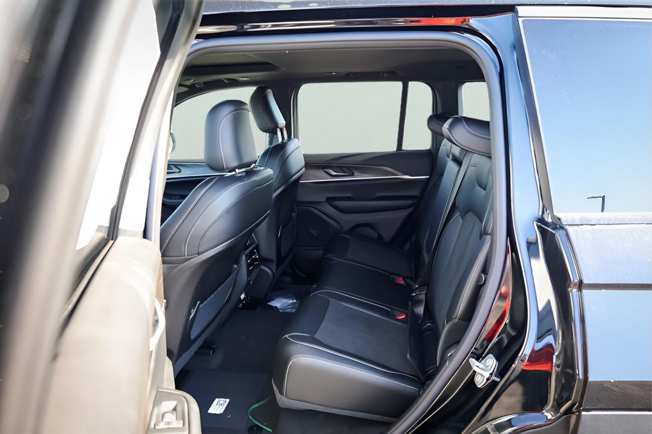 2026 Jeep Grand Cherokee Altitude Photo