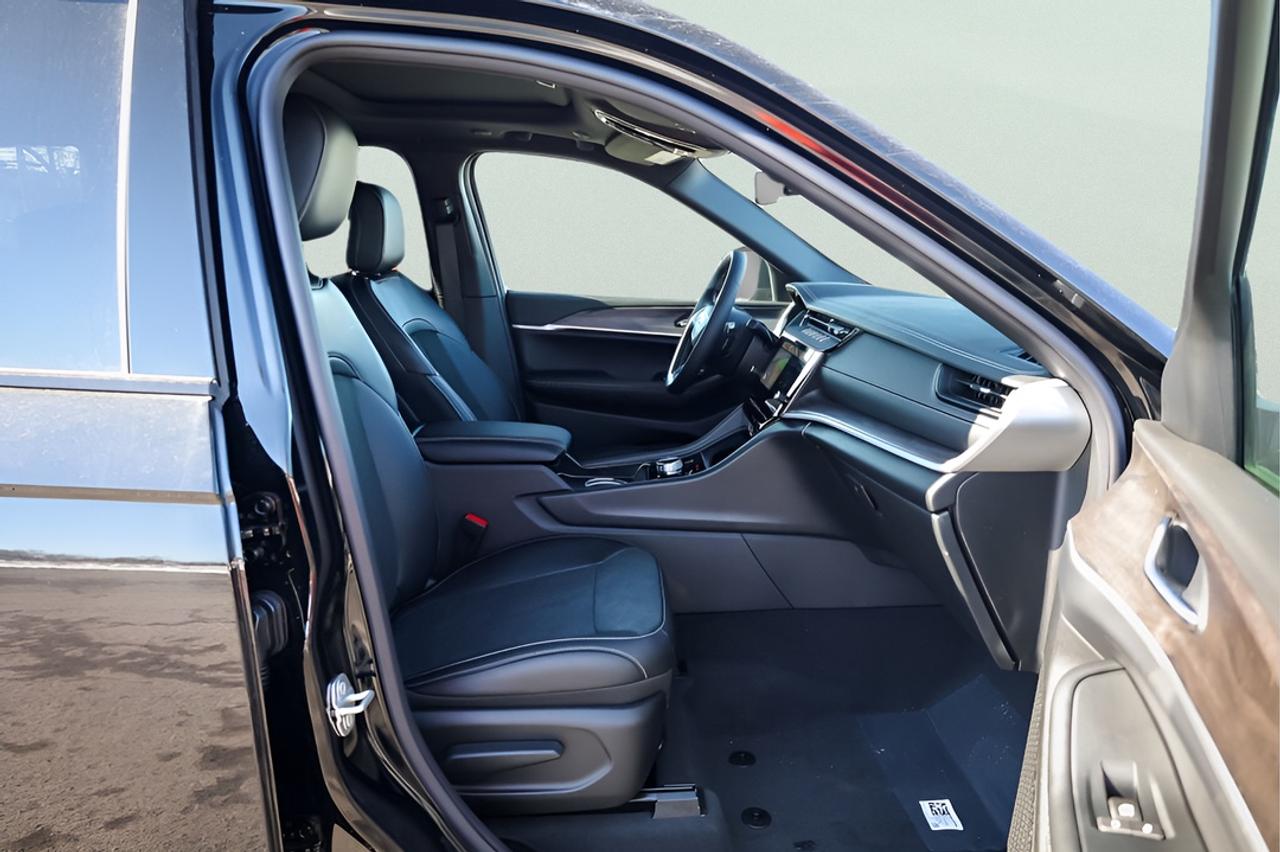 2026 Jeep Grand Cherokee Altitude Photo
