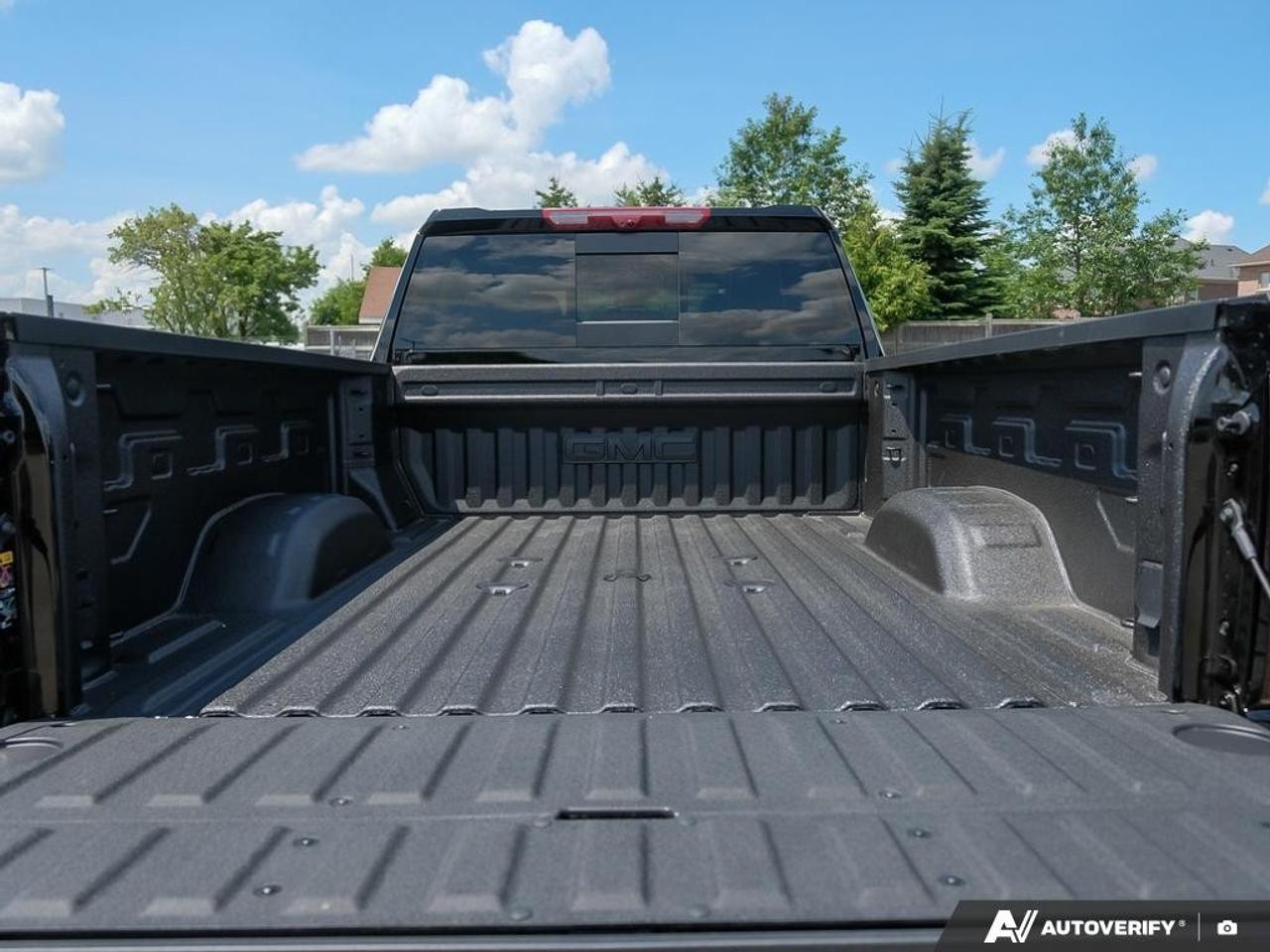 2026 GMC SIERRA 2500HD Crew Cab Standard Box 4-Wheel Drive Denali Ultimate Photo