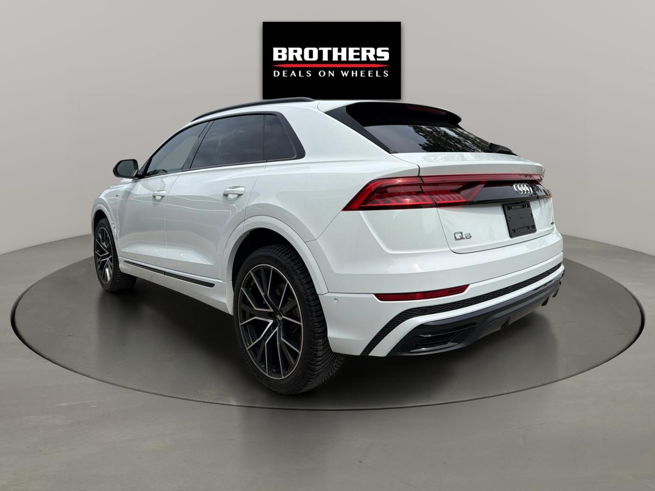 2020 Audi Q8 Progressiv 55 TFSI quattro Photo
