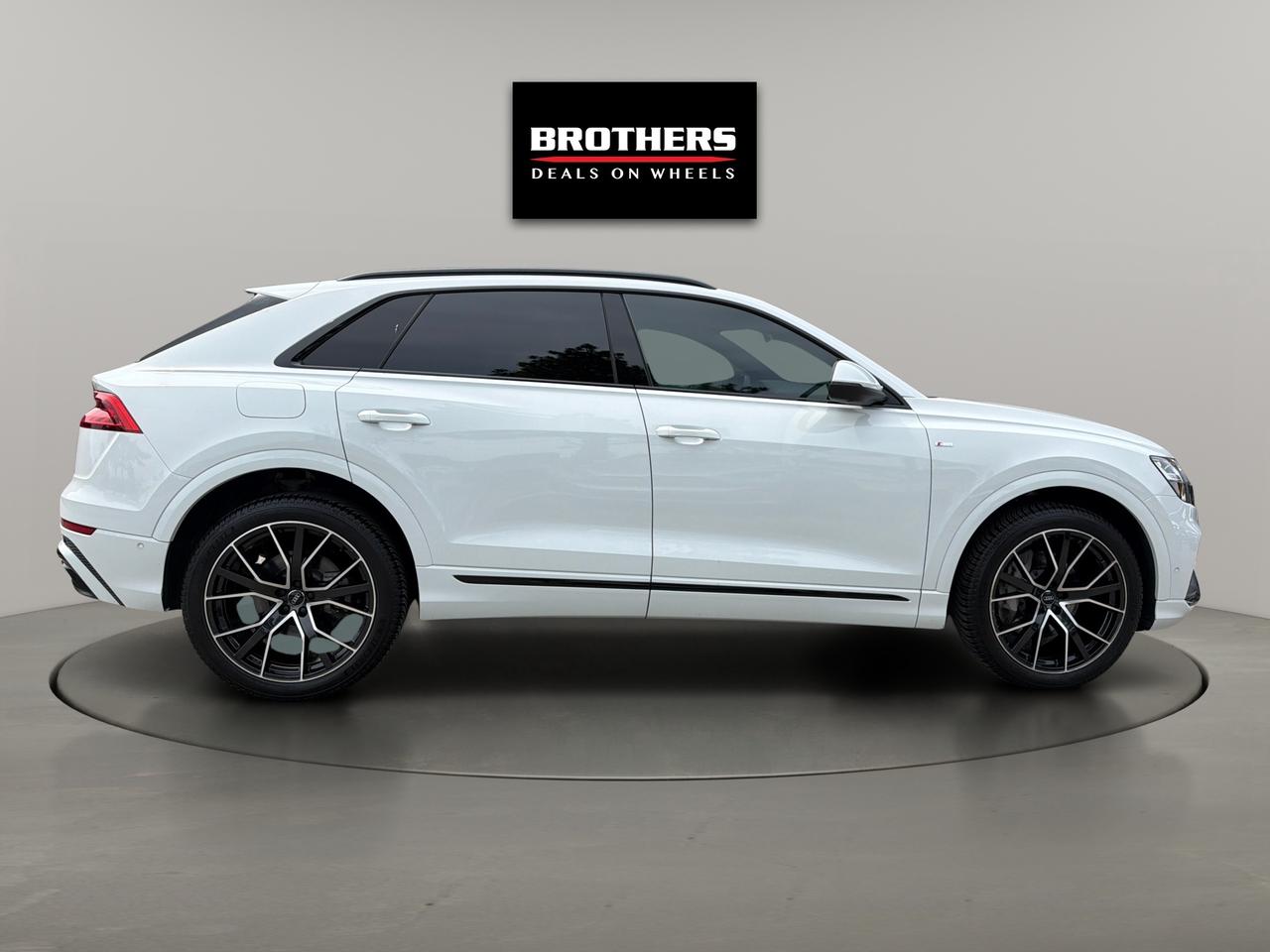 2020 Audi Q8 Progressiv 55 TFSI quattro Photo