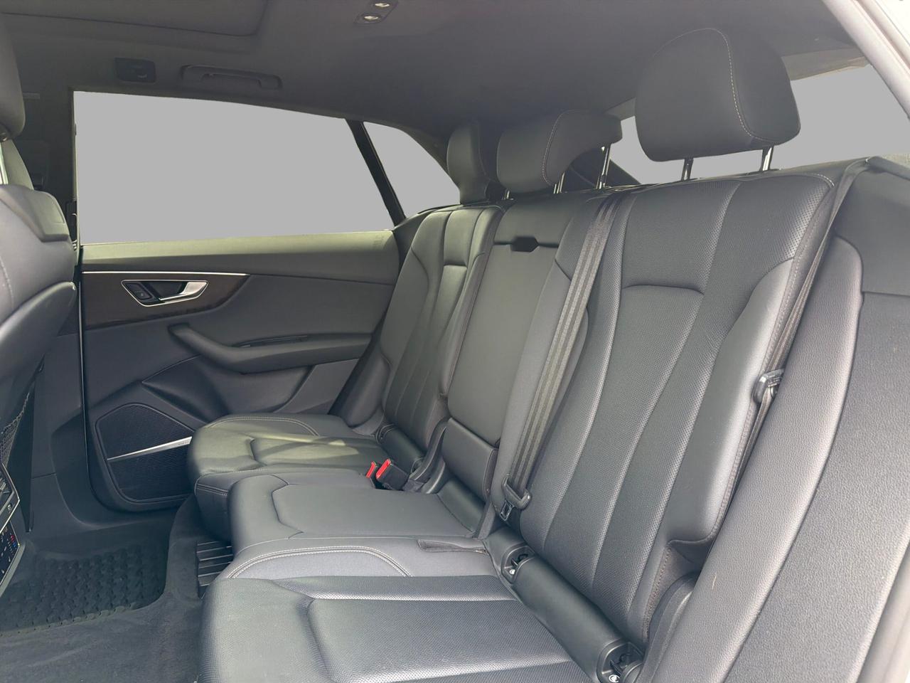 2020 Audi Q8 Progressiv 55 TFSI quattro Photo