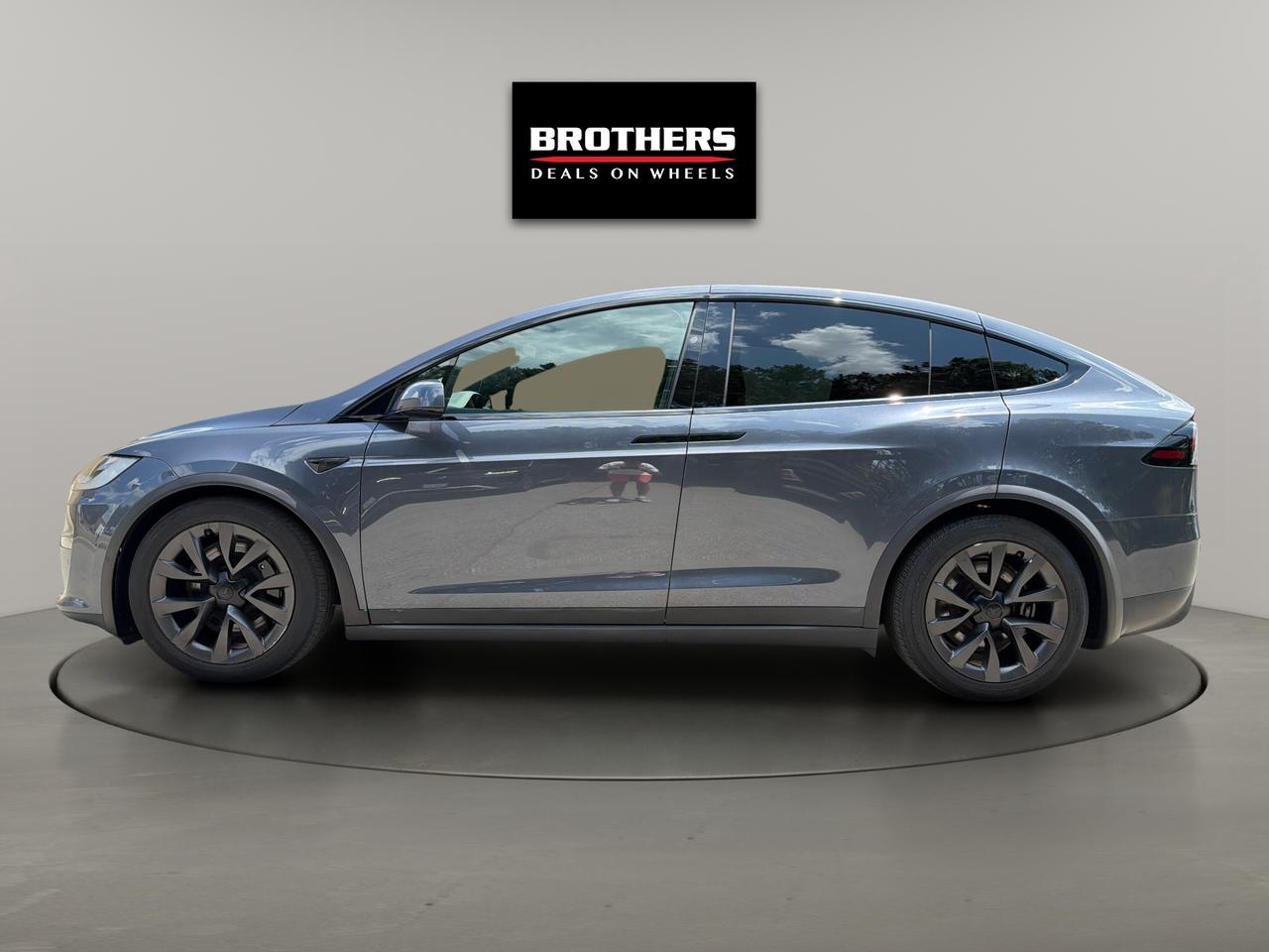2023 Tesla Model X AWD Photo3