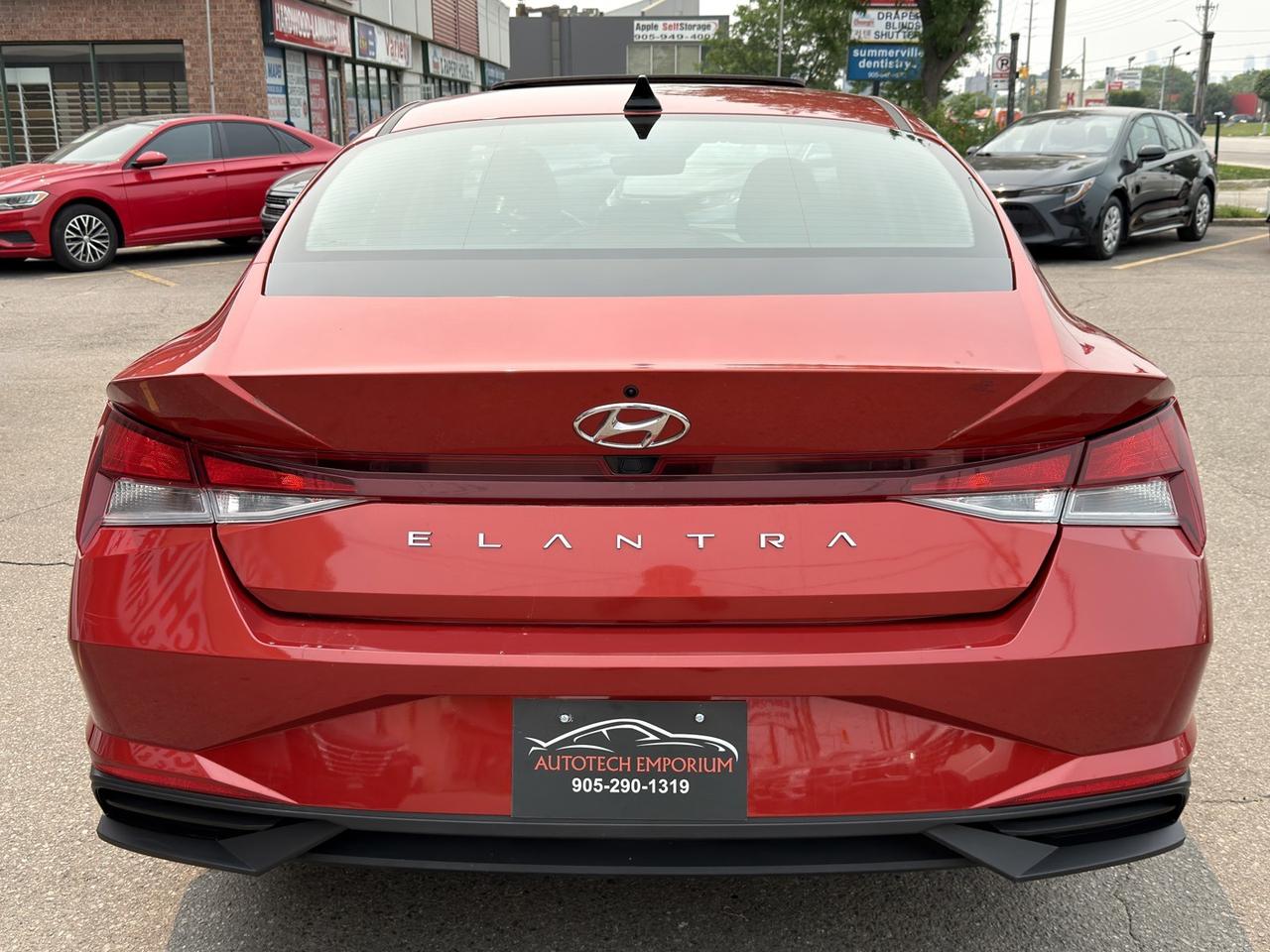 2022 Hyundai Elantra Pref w/Sun & Tech   Blind Spot   Htd Steering Photo