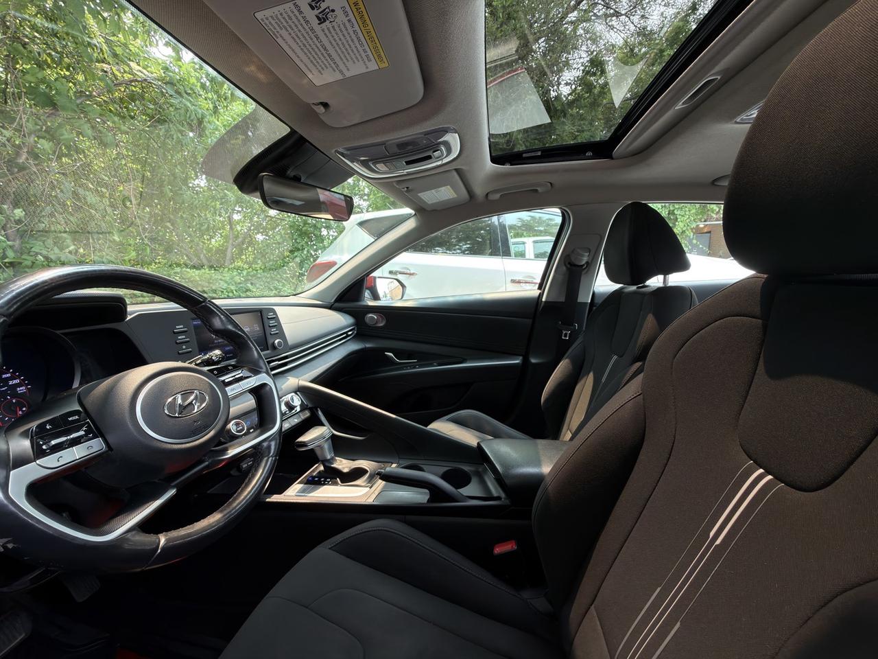 2022 Hyundai Elantra Pref w/Sun & Tech   Blind Spot   Htd Steering Photo