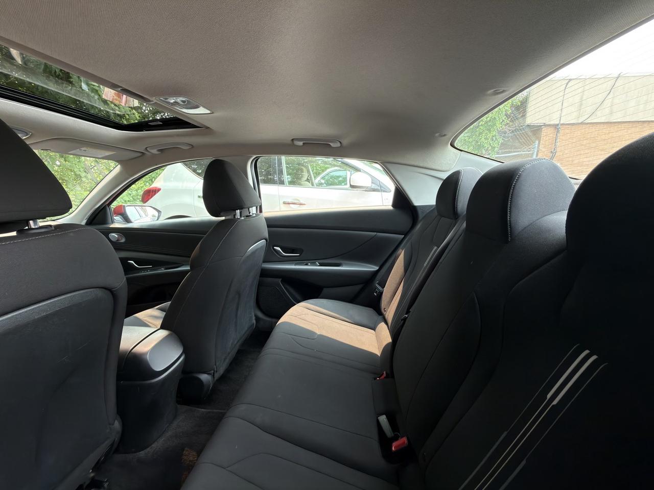 2022 Hyundai Elantra Pref w/Sun & Tech   Blind Spot   Htd Steering Photo
