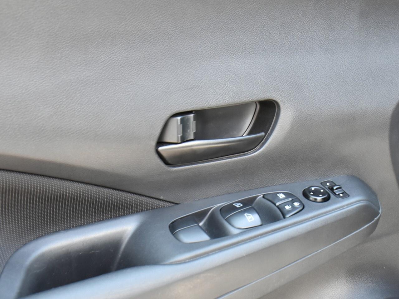 2022 Nissan Kicks S FWD, APPLE CARPLAY, GREAT ON FUEL Photo