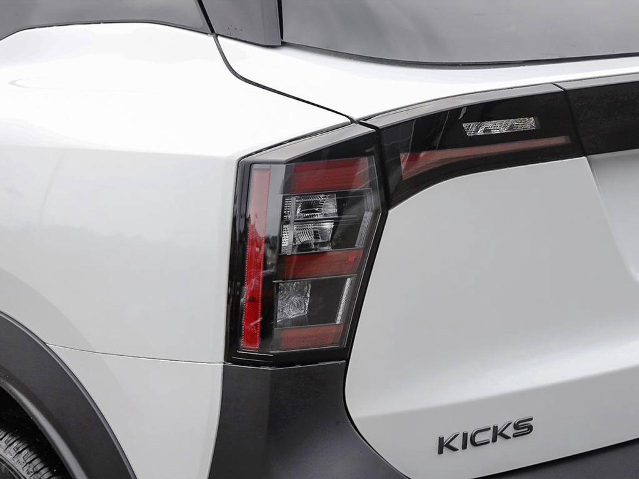 2026 Nissan Kicks SR Photo