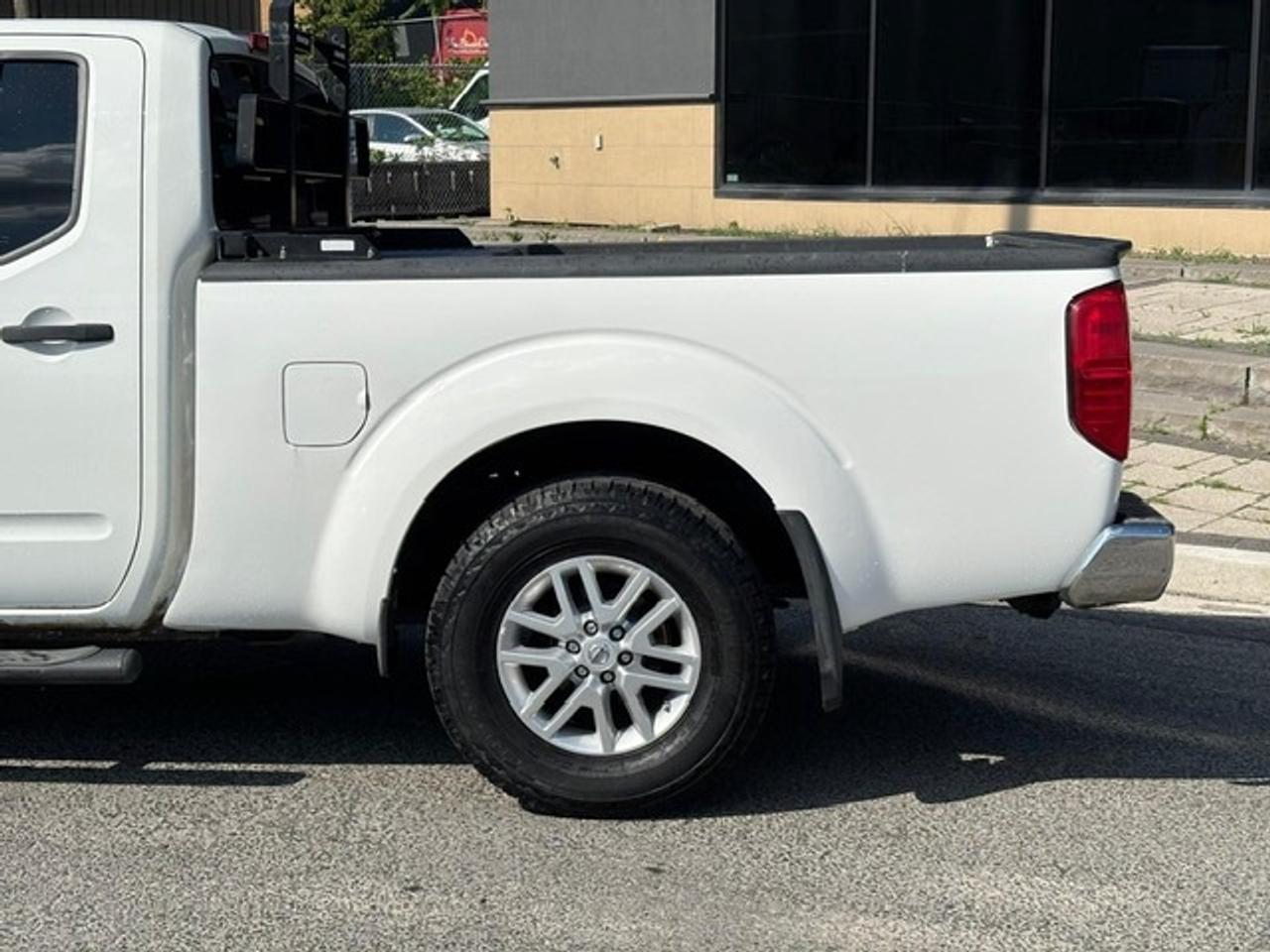 2014 Nissan Frontier SV 4WD CREW CAB LONG BOX-1 OWNER-CERTIFIED!! Photo2