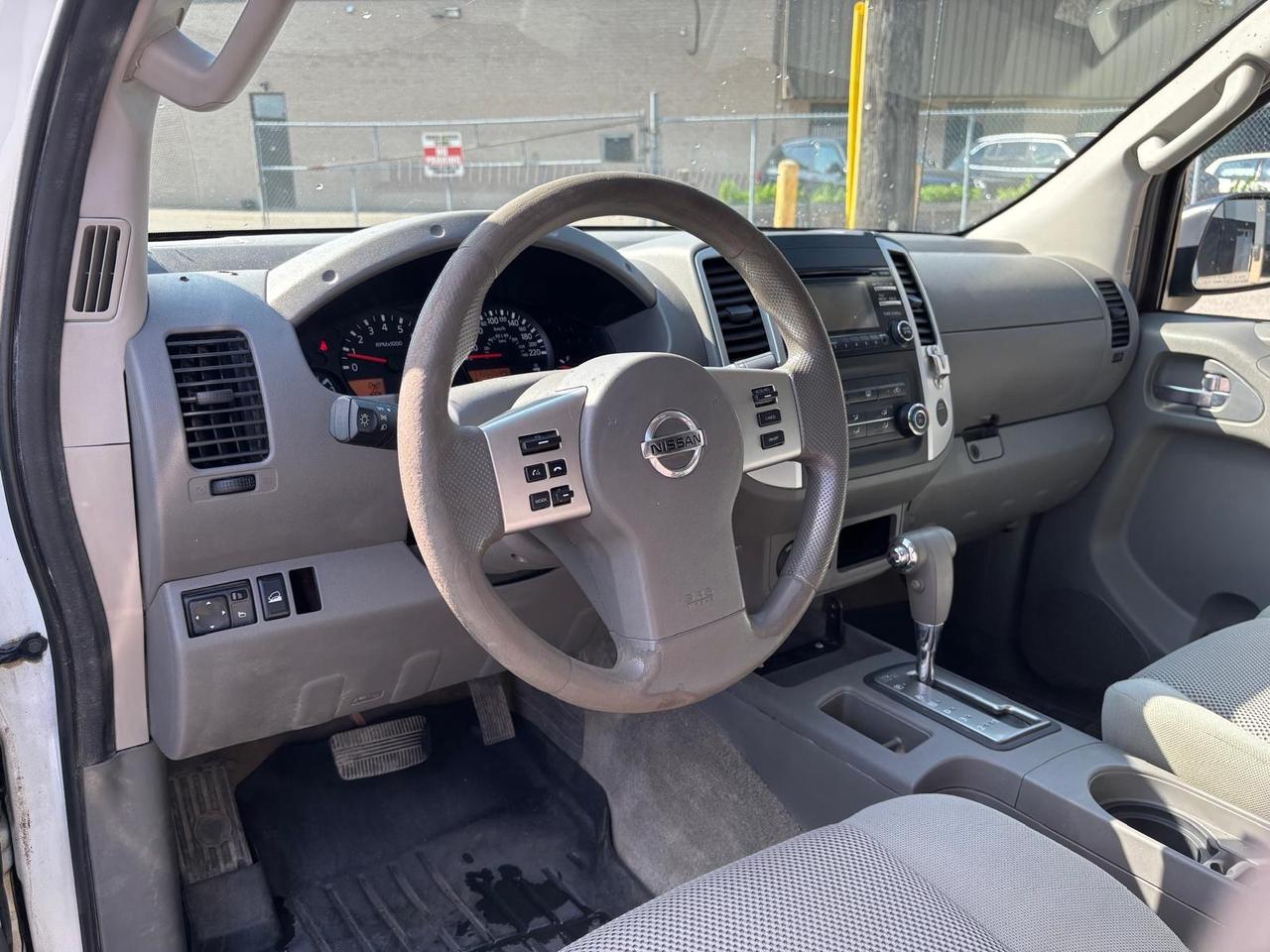 2014 Nissan Frontier SV 4WD CREW CAB LONG BOX-1 OWNER-CERTIFIED!! Photo