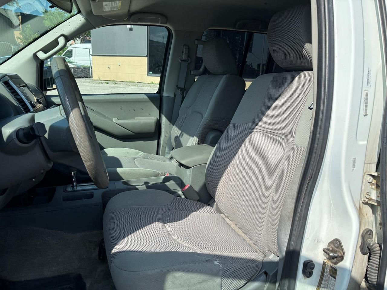 2014 Nissan Frontier SV 4WD CREW CAB LONG BOX-1 OWNER-CERTIFIED!! Photo