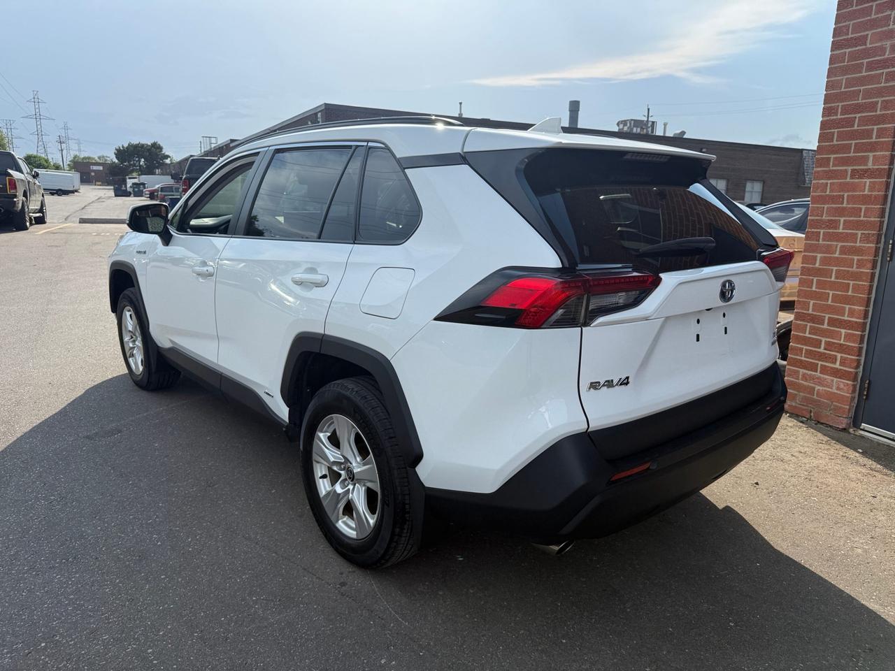 2021 Toyota RAV4 Hybrid XLE AWD Photo