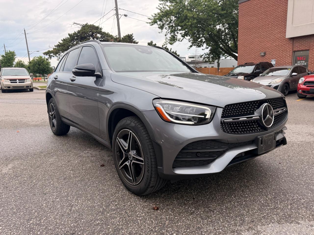2022 Mercedes-Benz GLC-Class GLC 300 4MATIC SUV, DISTRONIC + WITH PILOT STEERIN Photo