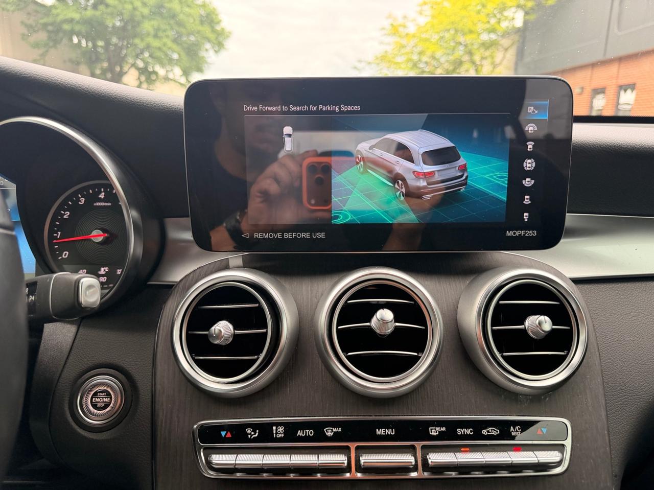 2022 Mercedes-Benz GLC-Class GLC 300 4MATIC SUV, DISTRONIC + WITH PILOT STEERIN Photo