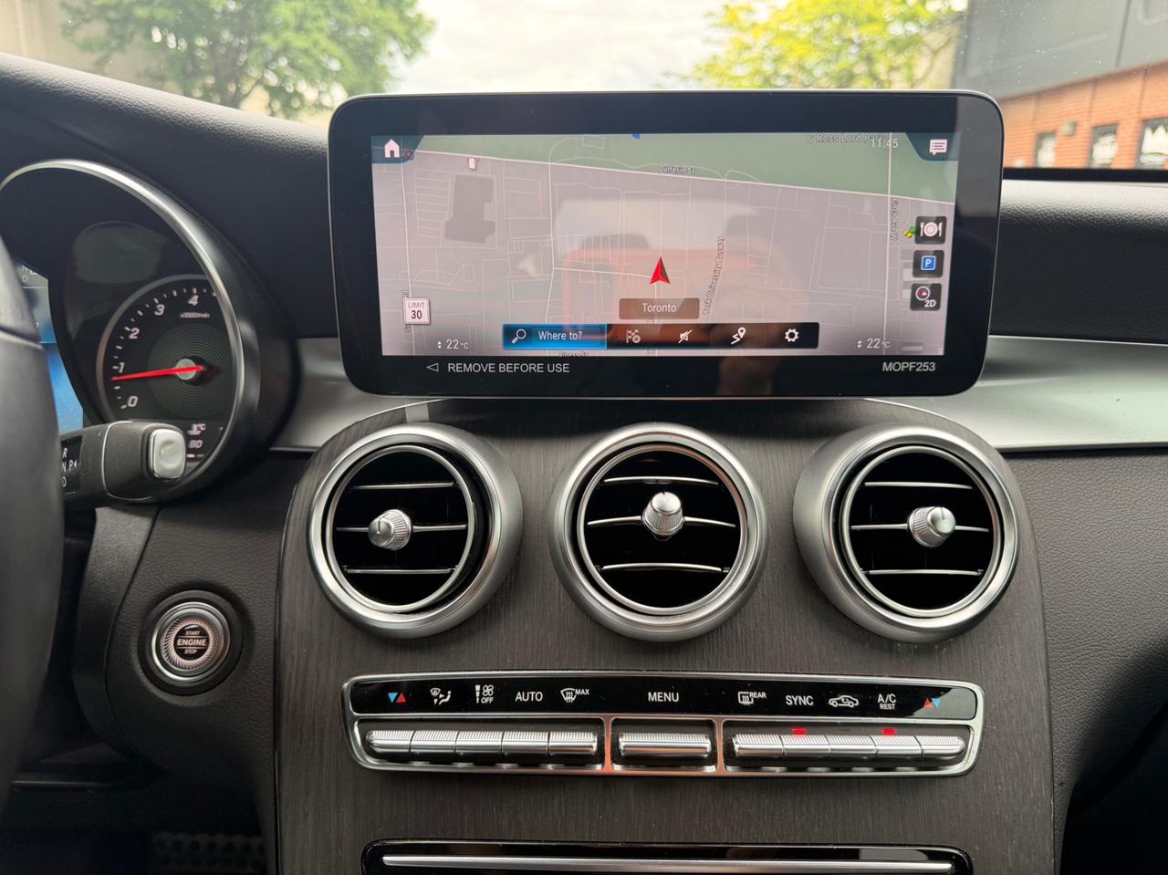 2022 Mercedes-Benz GLC-Class GLC 300 4MATIC SUV, DISTRONIC + WITH PILOT STEERIN Photo