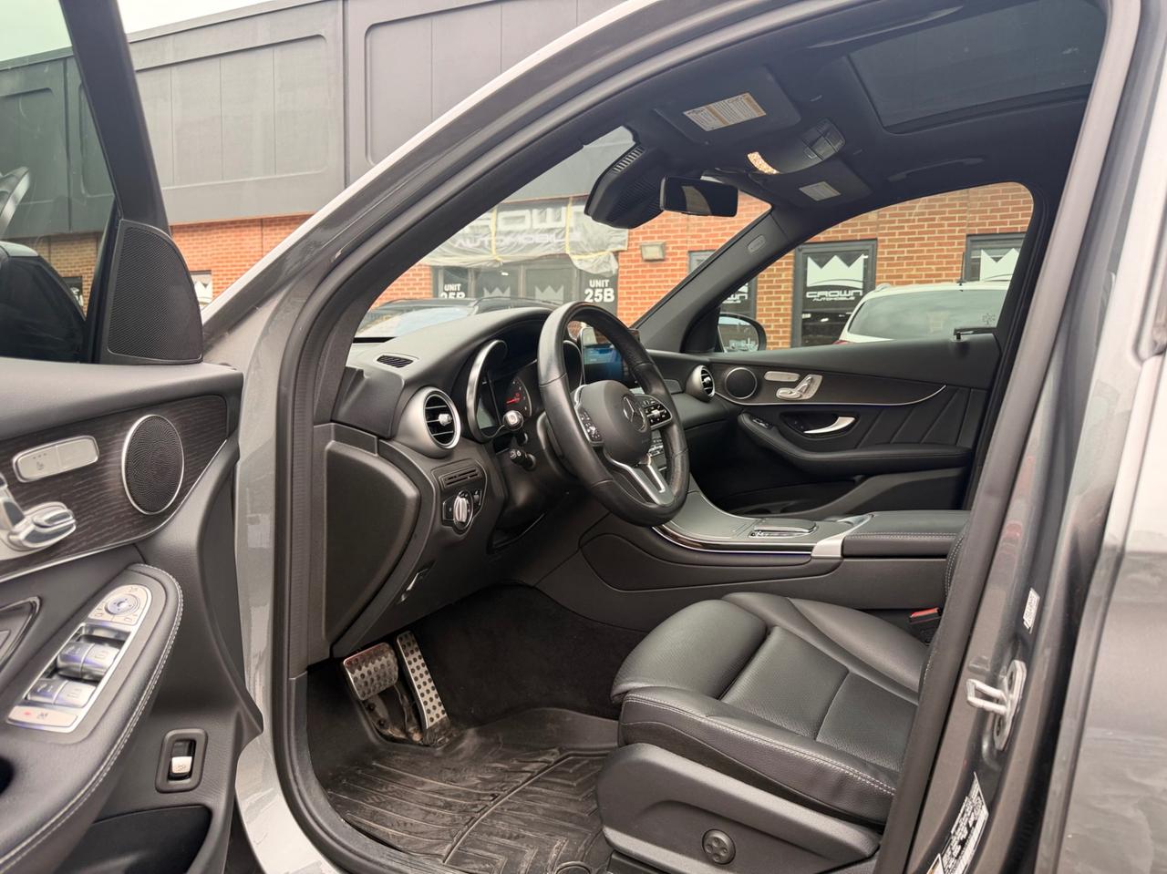 2022 Mercedes-Benz GLC-Class GLC 300 4MATIC SUV, DISTRONIC + WITH PILOT STEERIN Photo
