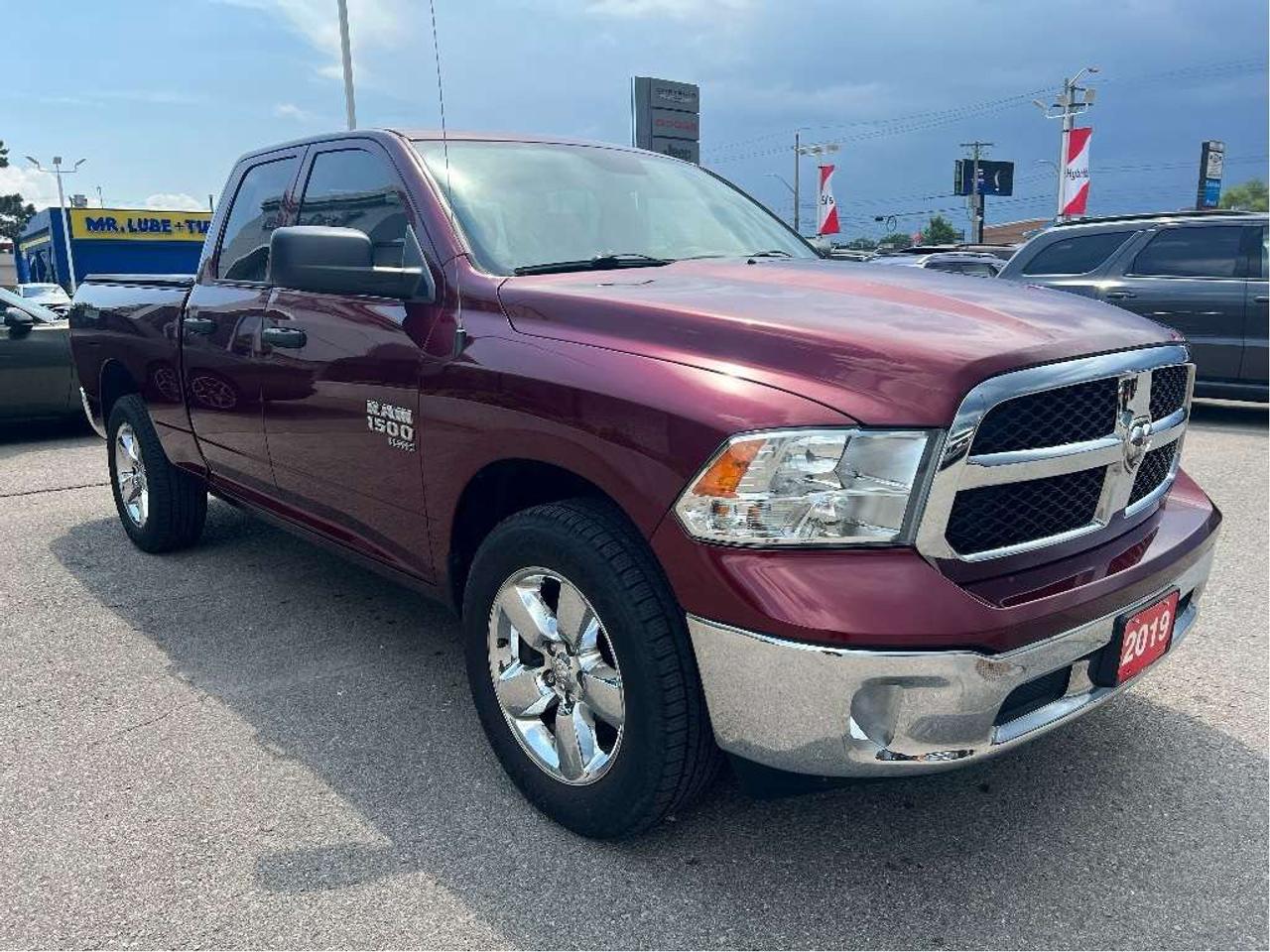 2019 RAM 1500 SXT Quad 4x4 V6 *CHROME APPEARANCE *3.55 AXLE Photo3