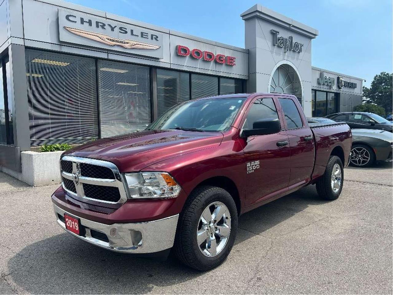2019 RAM 1500 SXT Quad 4x4 V6 *CHROME APPEARANCE *3.55 AXLE Photo5