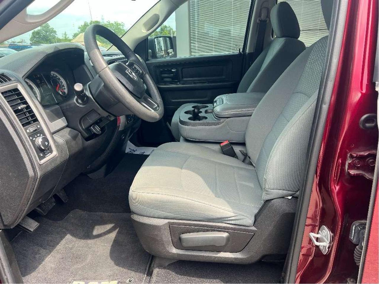 2019 RAM 1500 SXT Quad 4x4 V6 *CHROME APPEARANCE *3.55 AXLE Photo
