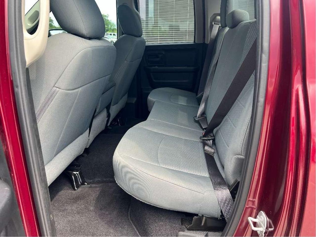2019 RAM 1500 SXT Quad 4x4 V6 *CHROME APPEARANCE *3.55 AXLE Photo