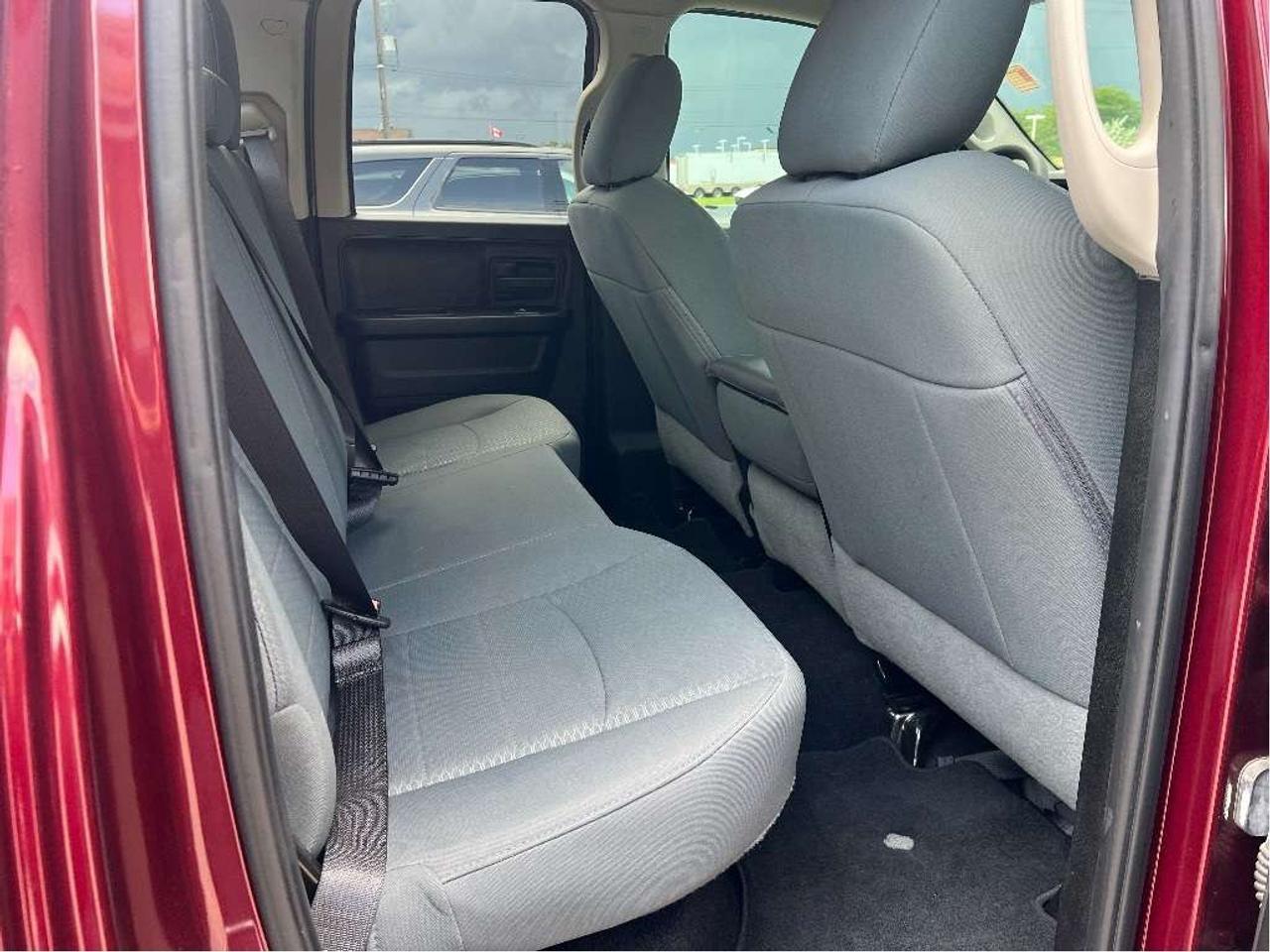 2019 RAM 1500 SXT Quad 4x4 V6 *CHROME APPEARANCE *3.55 AXLE Photo