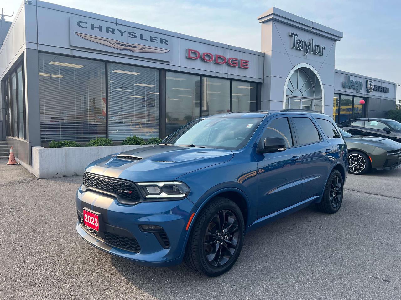 2023 Dodge Durango RT AWD V8 *SUN *LTHR *STRIPES *NAVI *TOW *BLACKTOP Photo1