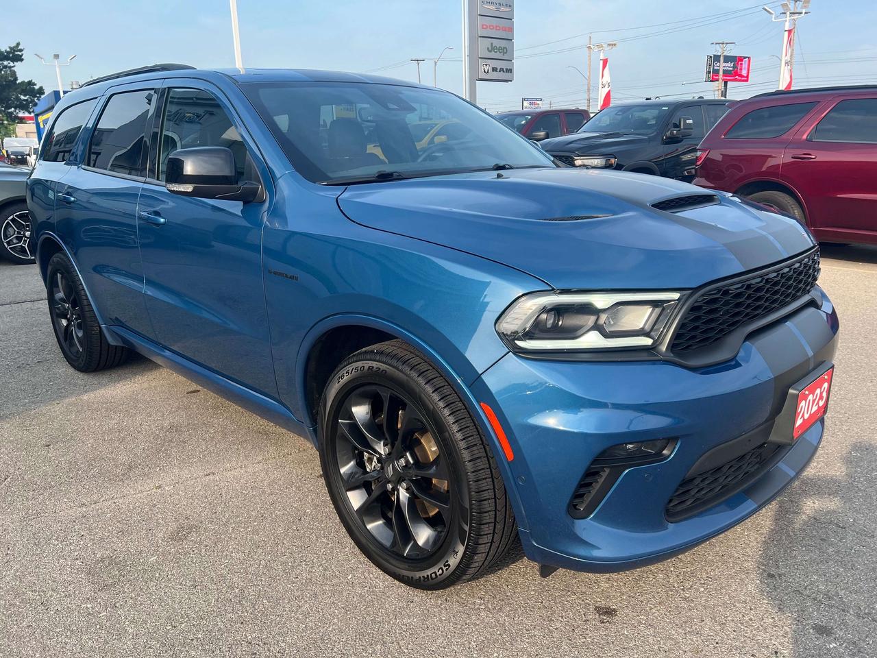 2023 Dodge Durango RT AWD V8 *SUN *LTHR *STRIPES *NAVI *TOW *BLACKTOP Photo