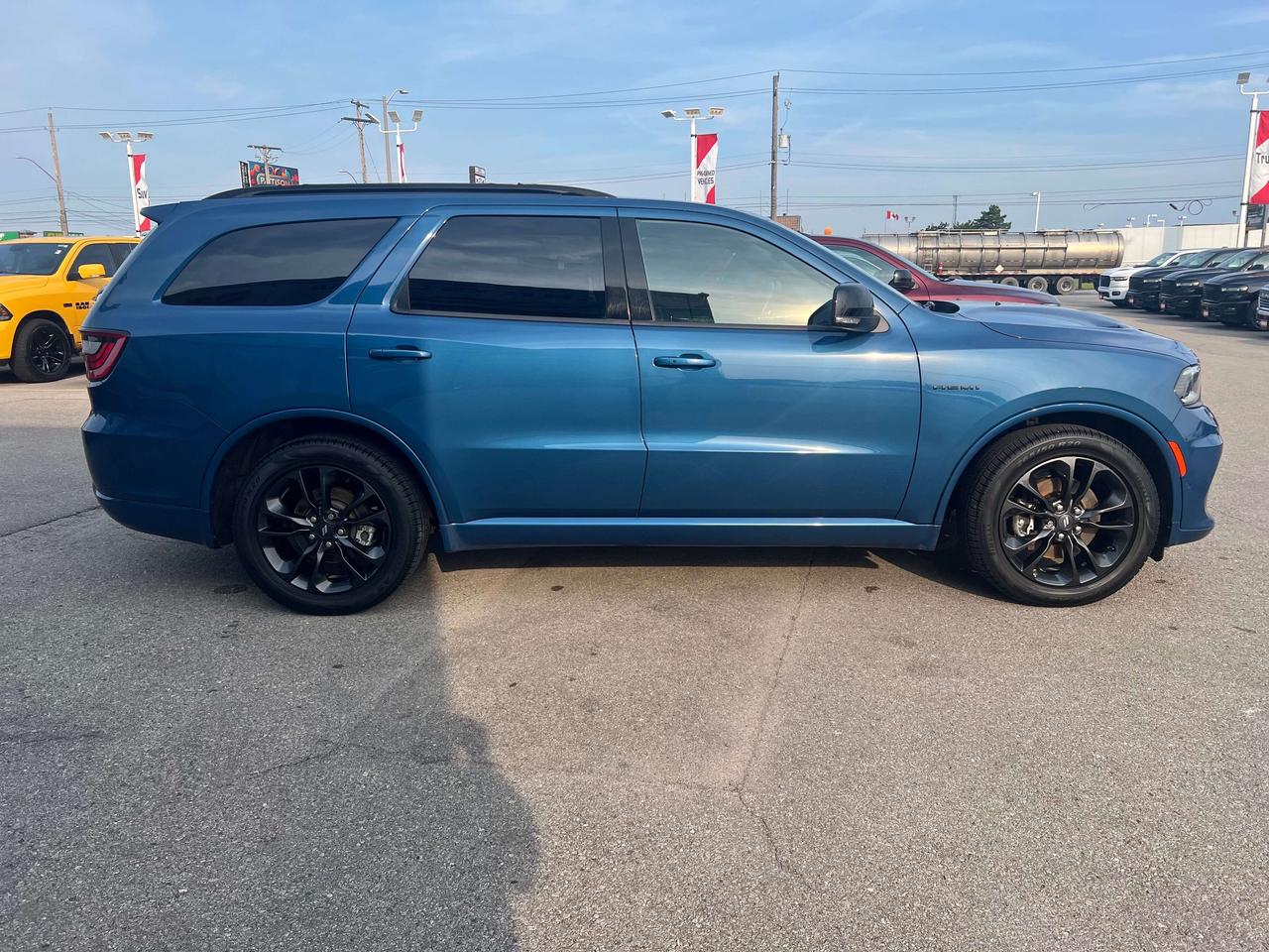 2023 Dodge Durango RT AWD V8 *SUN *LTHR *STRIPES *NAVI *TOW *BLACKTOP Photo