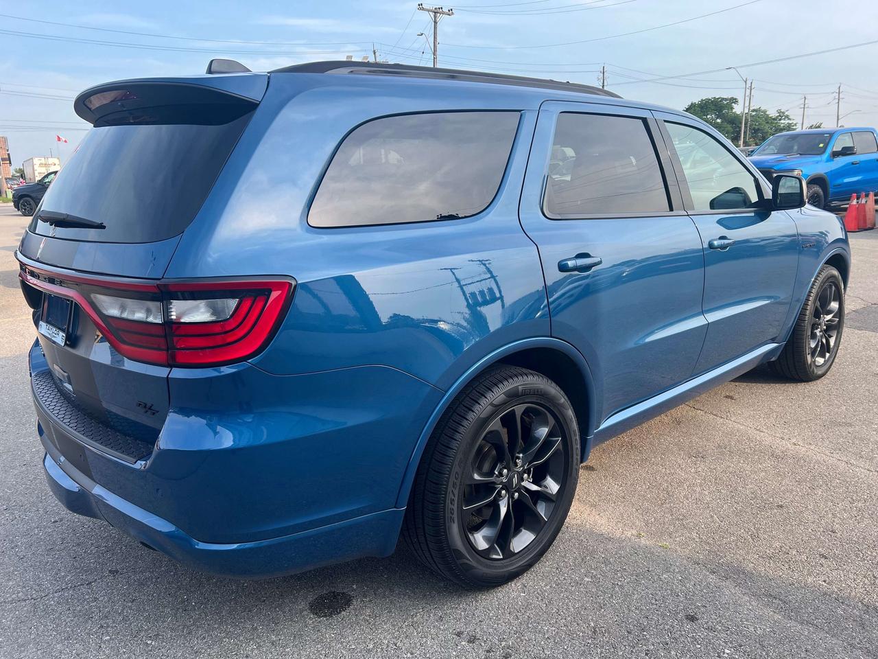 2023 Dodge Durango RT AWD V8 *SUN *LTHR *STRIPES *NAVI *TOW *BLACKTOP Photo