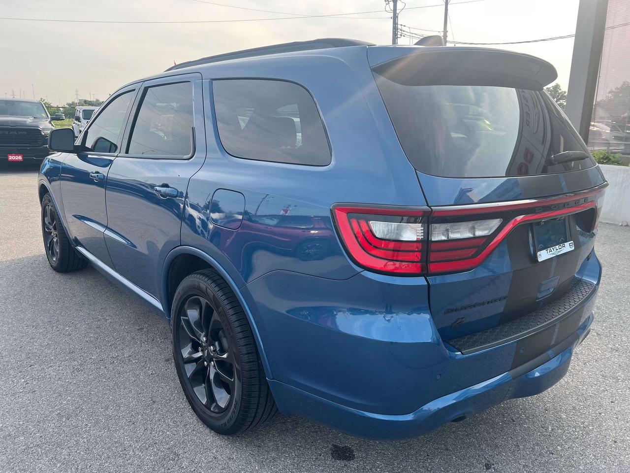 2023 Dodge Durango RT AWD V8 *SUN *LTHR *STRIPES *NAVI *TOW *BLACKTOP Photo