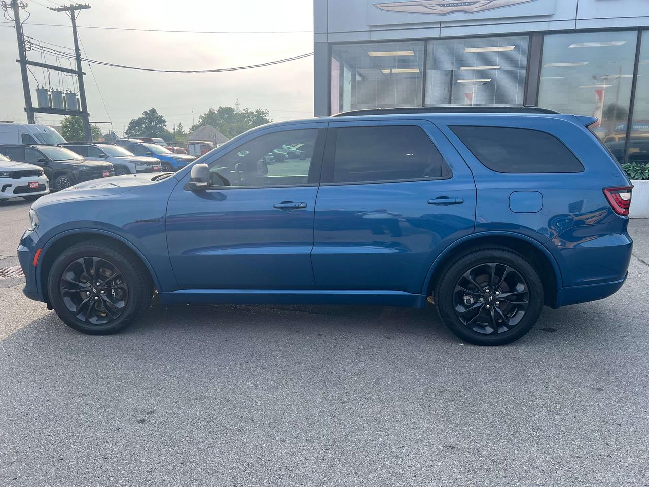 2023 Dodge Durango RT AWD V8 *SUN *LTHR *STRIPES *NAVI *TOW *BLACKTOP Photo