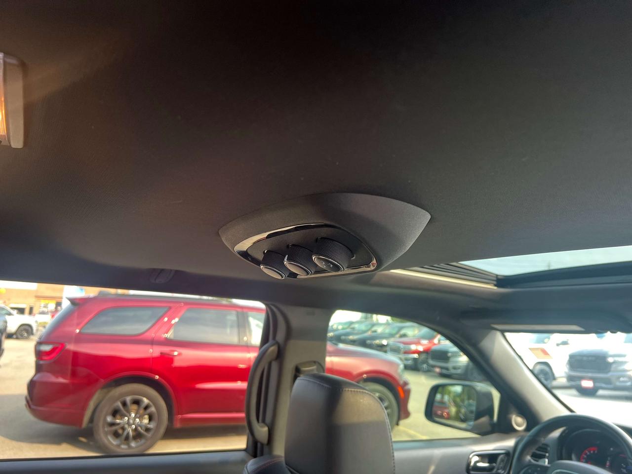 2023 Dodge Durango RT AWD V8 *SUN *LTHR *STRIPES *NAVI *TOW *BLACKTOP Photo