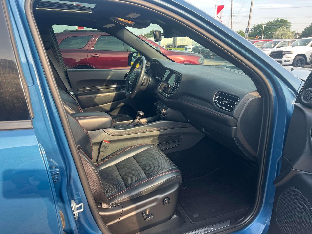 2023 Dodge Durango RT AWD V8 *SUN *LTHR *STRIPES *NAVI *TOW *BLACKTOP Photo