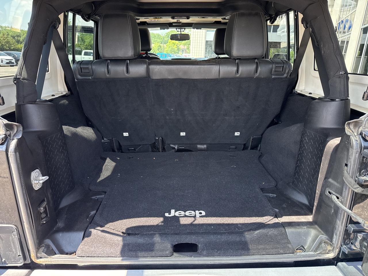 2015 Jeep WRANGLER UNLIMITED Sahara Photo