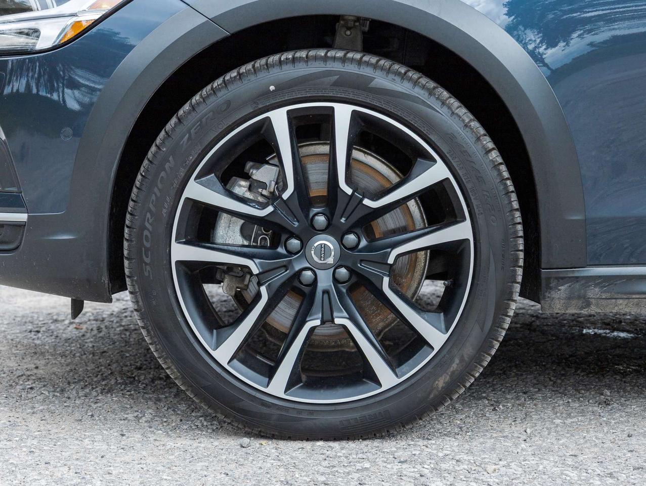 2026 Volvo V90 Cross Country B6 AWD ULTRA  NON DAILY RENTAL  EXEC DEMO  CPO Photo