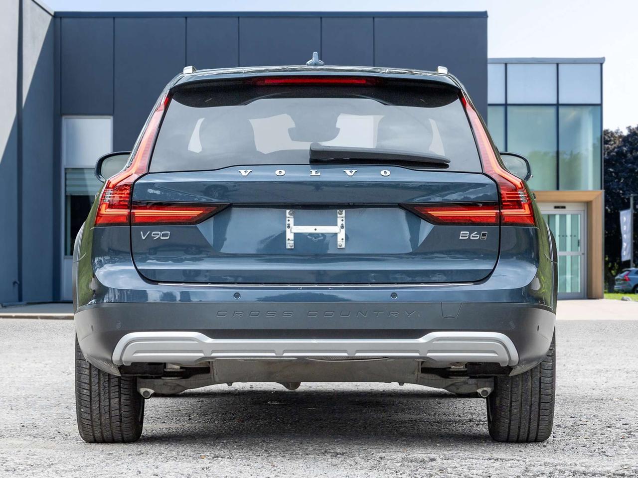 2026 Volvo V90 Cross Country B6 AWD ULTRA  NON DAILY RENTAL  EXEC DEMO  CPO Photo