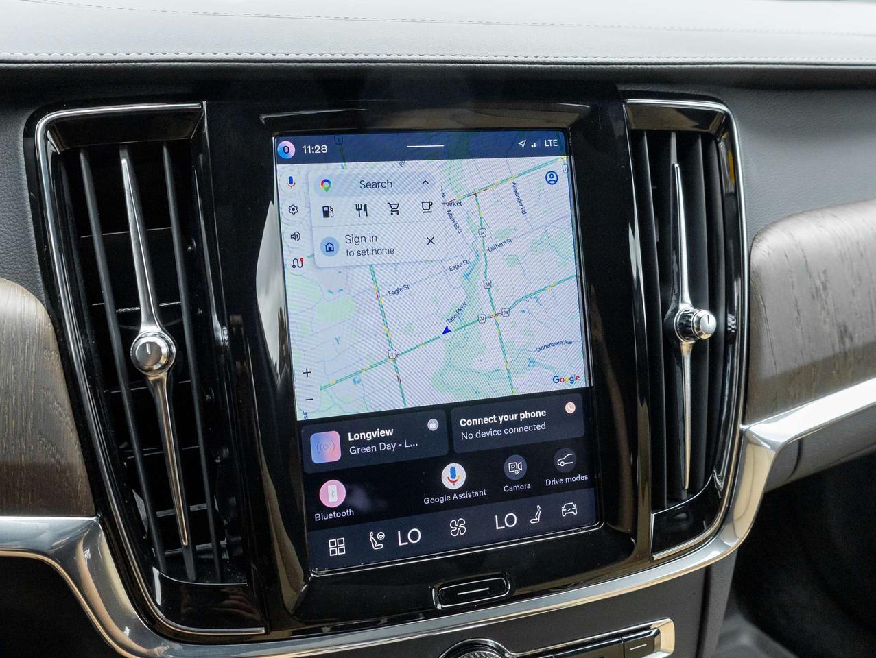 2026 Volvo V90 Cross Country B6 AWD ULTRA  NON DAILY RENTAL  EXEC DEMO  CPO Photo