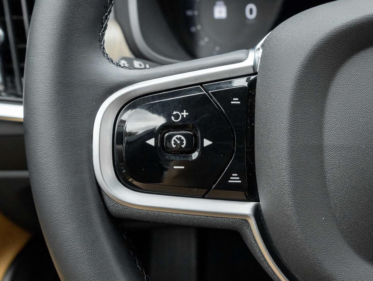 2026 Volvo V90 Cross Country B6 AWD ULTRA  NON DAILY RENTAL  EXEC DEMO  CPO Photo