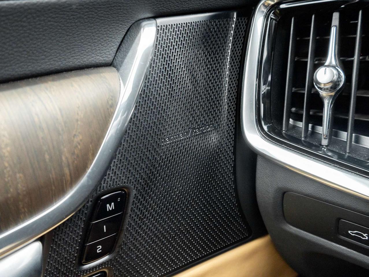 2026 Volvo V90 Cross Country B6 AWD ULTRA  NON DAILY RENTAL  EXEC DEMO  CPO Photo