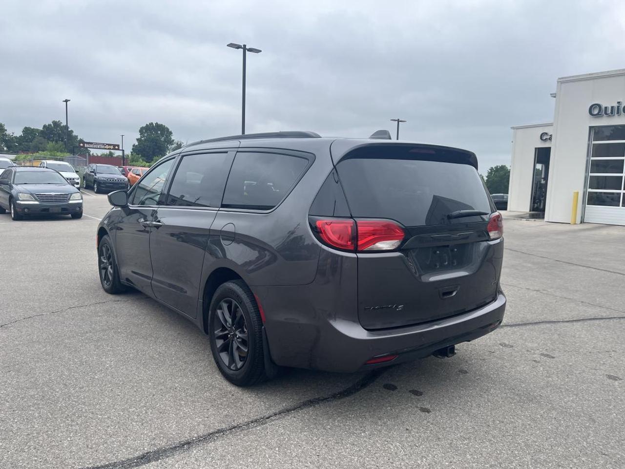 2020 Chrysler Pacifica Launch Edition Photo