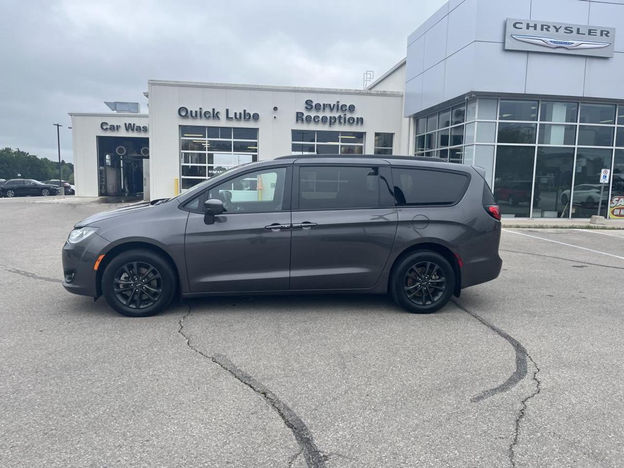 2020 Chrysler Pacifica Launch Edition Photo