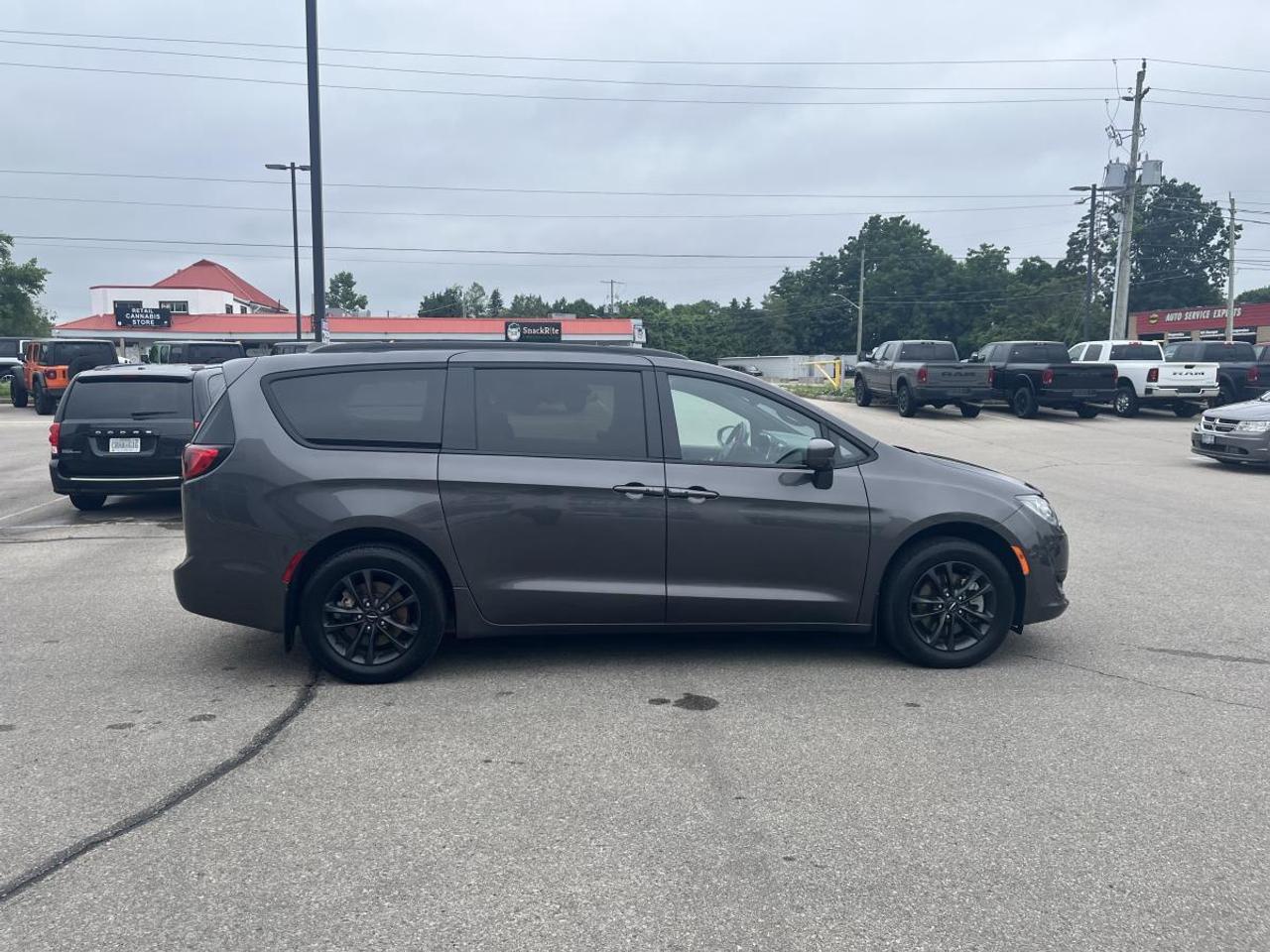 2020 Chrysler Pacifica Launch Edition Photo