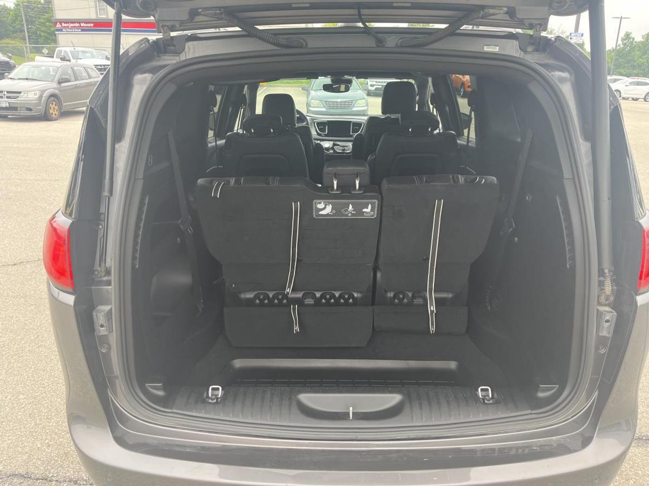 2020 Chrysler Pacifica Launch Edition Photo