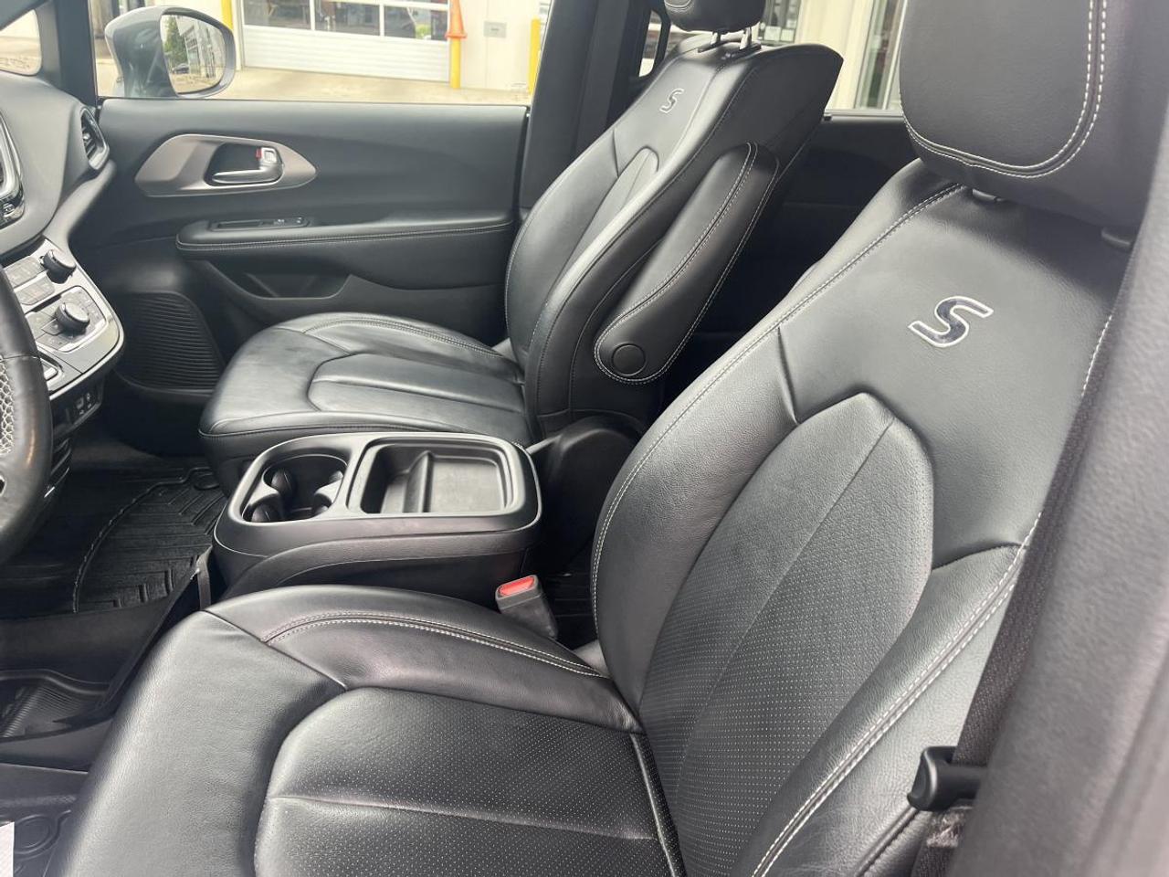 2020 Chrysler Pacifica Launch Edition Photo